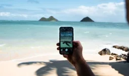 Deutsche Bankers are now free to Whatsapp clients from the beach