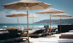 French bankers get more holiday but are too scared to take it