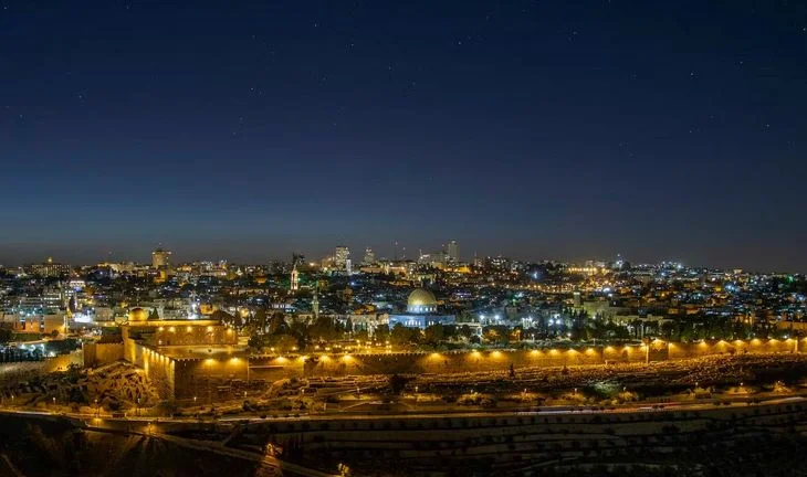 Morning Coffee: Junior banker reservists could fight in Israel. Senior woman in banking blames Bloomberg terminal for early return from maternity leave