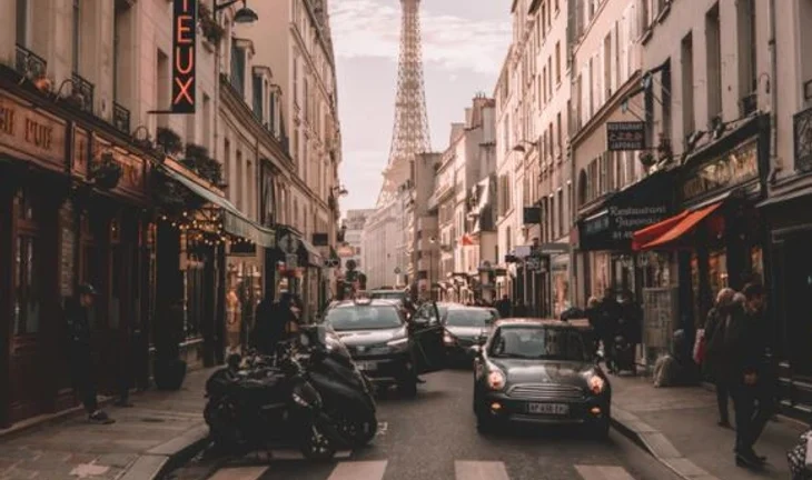 Bank of America is hiring students globally for its Paris office