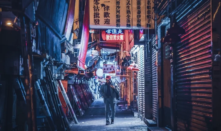 Coronavirus threat makes Hong Kong finance district a ghost town