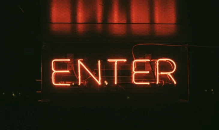 a red sign that says enter