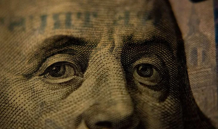 Morning Coffee: Goldman Sachs bankers to get enormous bonuses, or not. Urine on the floor at top hedge fund