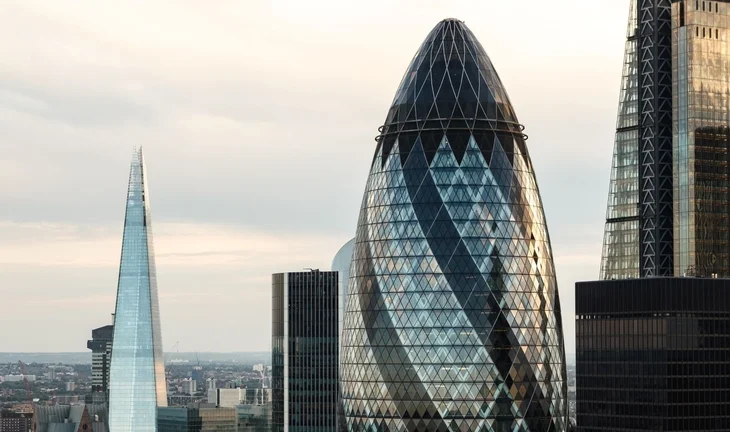Private equity firm Apollo seems to pay far more than KKR in London