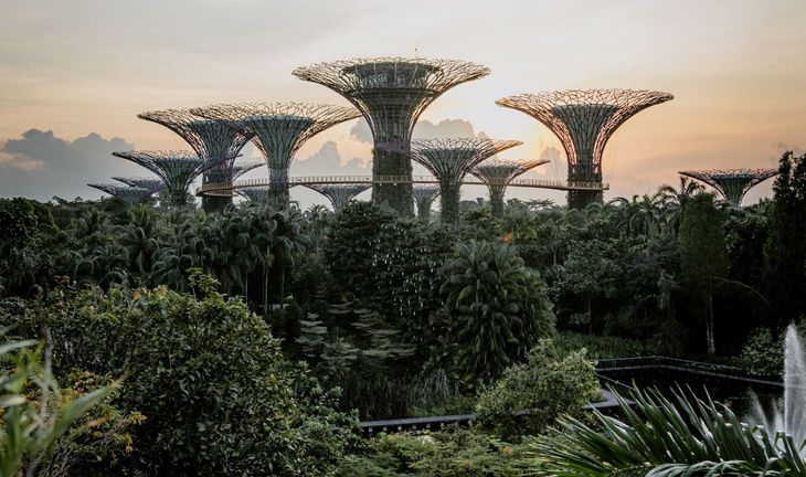 Hong Kong banks could shift more business to Singapore because of the war